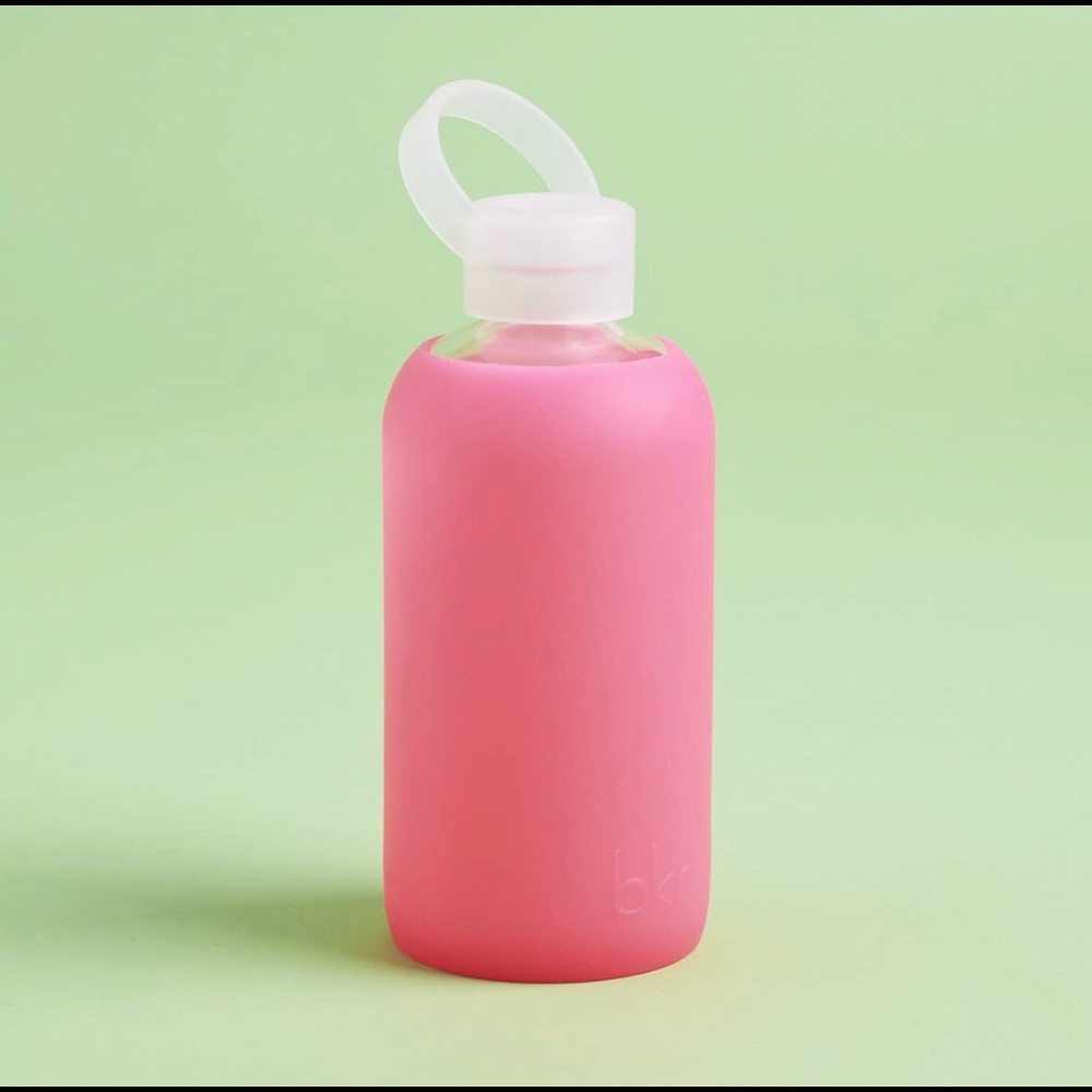 NWT bkr 500ML Glass Water Bottle in Rosy Pink